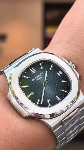 Patek Philippe Nautilus 5711/1A-010 40mm Men's Automatic photo review