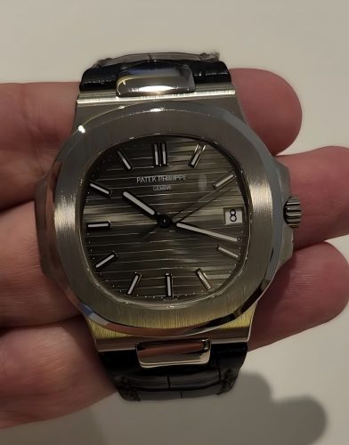 Patek Philippe Nautilus 5711G-001 40mm Men's Automatic photo review