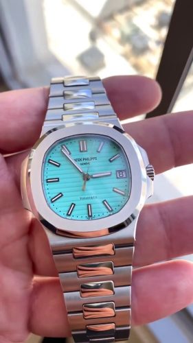 Patek Philippe Nautilus Men's 40mm 5711/1A-018 Automatic photo review