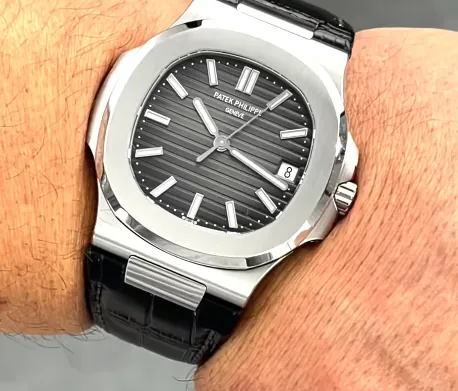 Patek Philippe Nautilus 40mm Men's 5711G-001 Black-tone photo review