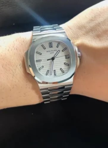 Patek Philippe Nautilus Men's 40mm 5711/1A-011 Automatic Stainless Steel photo review