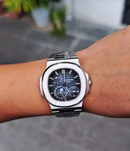 Patek Philippe Nautilus Men's 5712/1A-001 40mm Automatic photo review