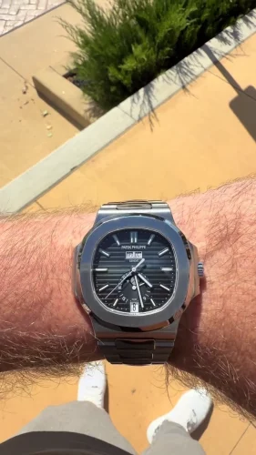 Patek Philippe Nautilus 5726/1A-014 Men's 40mm Automatic photo review