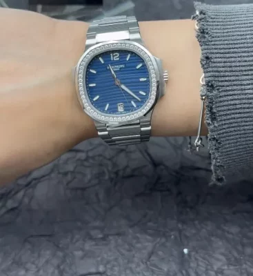 Patek Philippe Nautilus Ladies 32mm 7118/1200A-001 Blue Dial photo review
