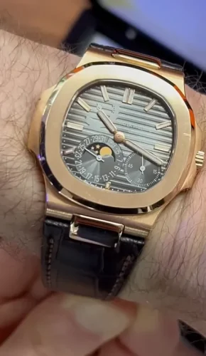 Patek Philippe Nautilus Men's 5712R-001 40mm Leather Strap Brown-tone photo review