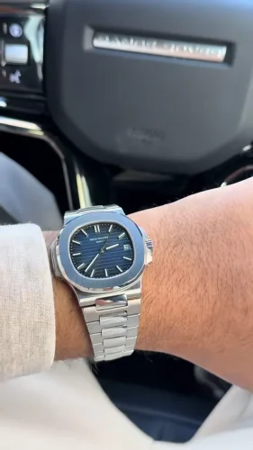Patek Philippe Nautilus 5711/1A-010 40mm Men's Automatic photo review