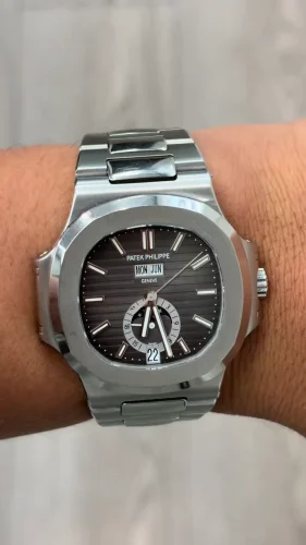 Patek Philippe Nautilus Men's 40mm 5726/1A-001 Silver-tone photo review