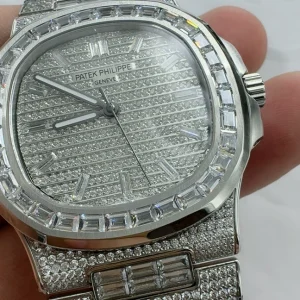 Patek Philippe Nautilus 5711 Replica Full Diamond-Style – 40mm 904L Stainless Steel, Pavé Silver Dial, Baguette-Set Bezel & BraceletFront view5