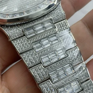 Patek Philippe Nautilus 5711 Replica Full Diamond-Style – 40mm 904L Stainless Steel, Pavé Silver Dial, Baguette-Set Bezel & BraceletWatch strap