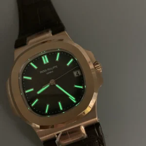 Patek Philippe Nautilus 5711R-001 Replica – 40mm Rose-Gold-Tone 904 Steel Gradient Brown DialEffet lumineux cadran