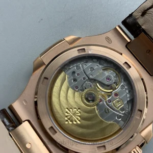 Patek Philippe Nautilus 5711R-001 Replica – 40mm Rose-Gold-Tone 904 Steel Gradient Brown DialFond de boîte montre