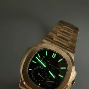Patek Philippe Nautilus 5712-1R-001 Replica Watch – 40mm Rose-GoldEffet lumineux cadran