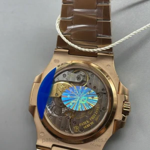 Patek Philippe Nautilus 5712-1R-001 Replica Watch – 40mm Rose-GoldFond de boîte montre