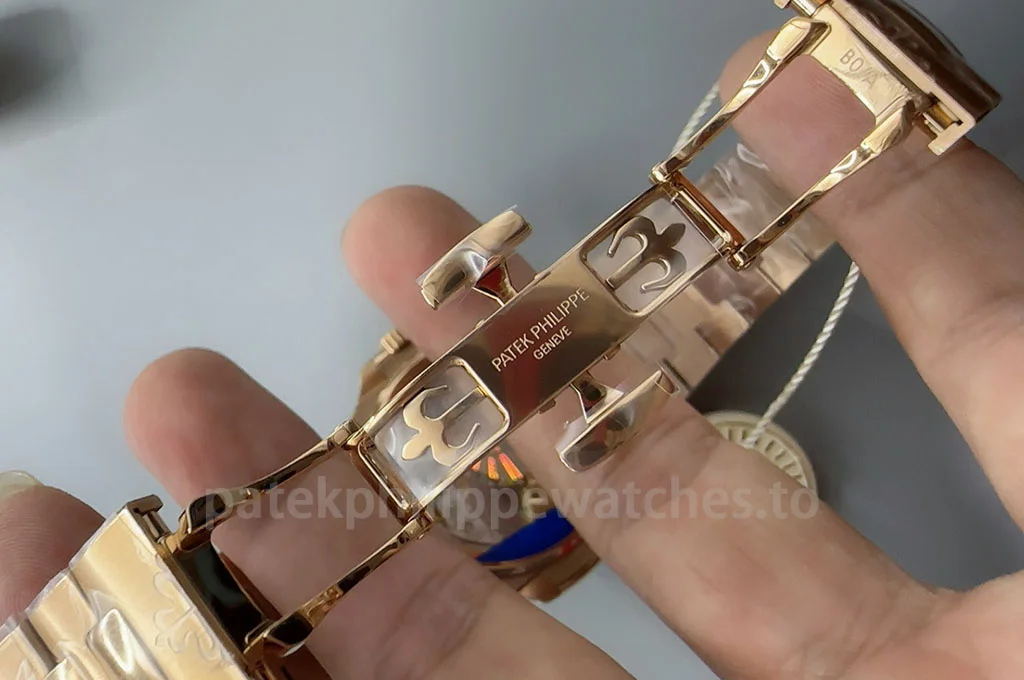 Patek Philippe Nautilus 5712/1R-001 Replica rose gold bracelet and folding clasp close-up