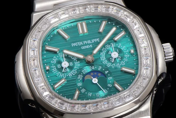 Patek Philippe Nautilus 5740-1G-001 Replica 40mm 904 Steel Perpetual CalendarDial luminous effect