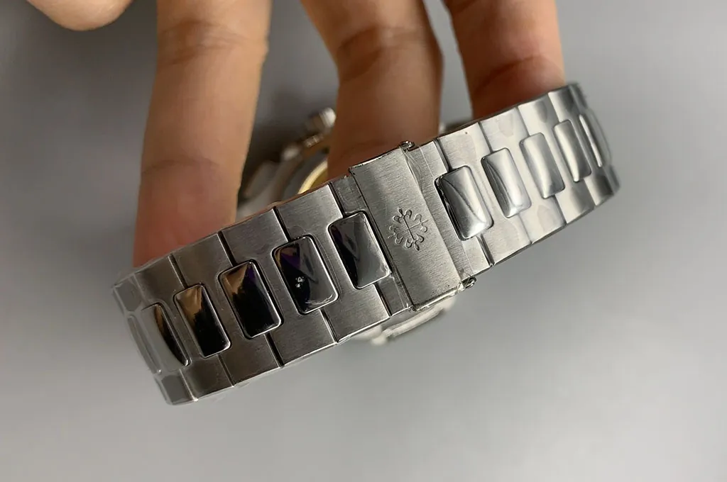 Patek Philippe Nautilus 5980/1A-014 Replica stainless steel bracelet with folding clasp detail and brushed polished finish