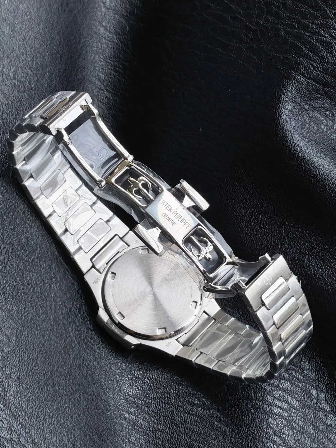 pp-nautilus-7010-1g (4) Patek Philippe Nautilus 7010/1G-013 32mm Super Clone Sky Blue Diamond Bezel Swiss Quartz Movement - Buckle