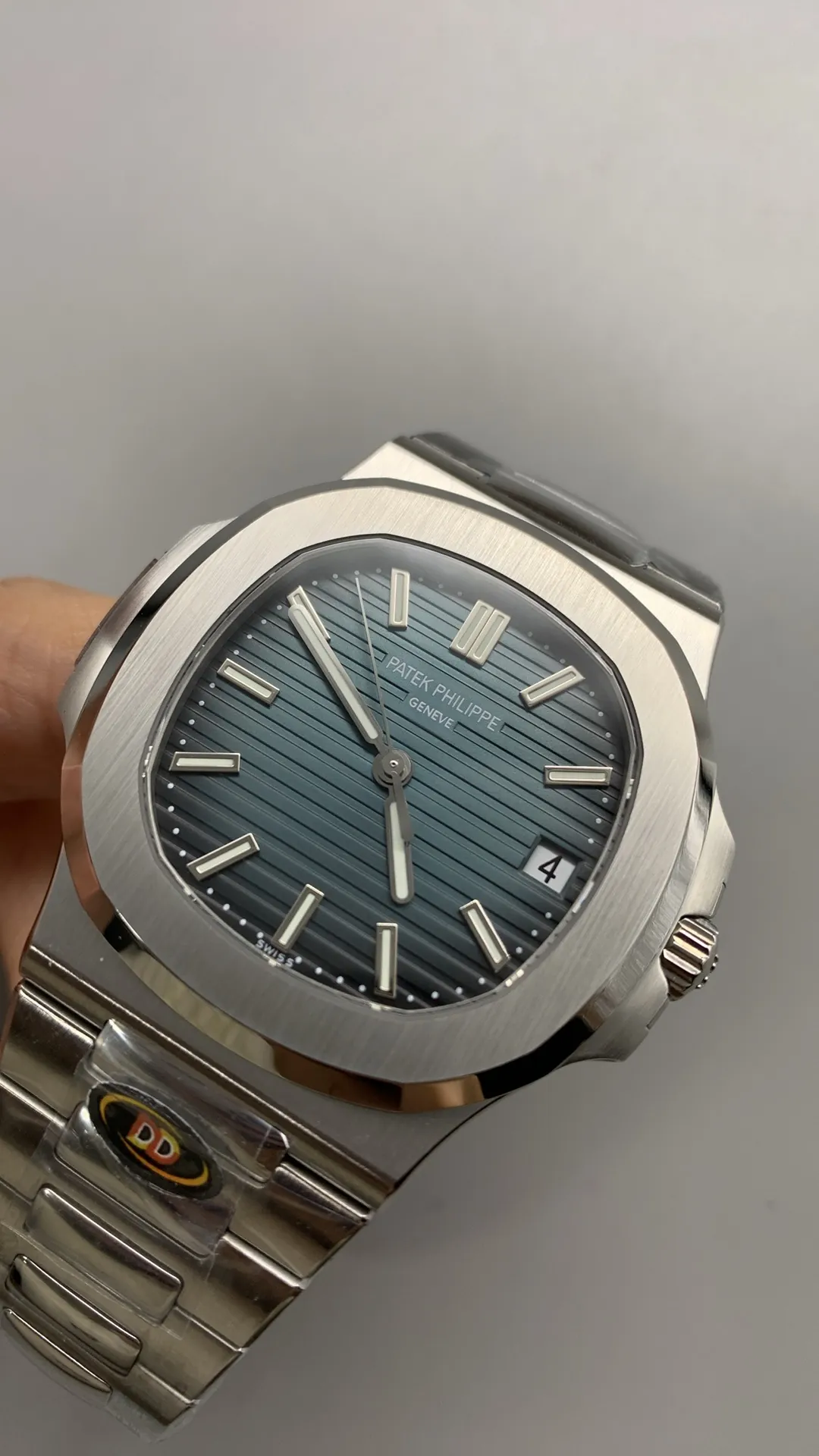 pp-nautilus-5711-330 (11) Patek Philippe Nautilus 5711/1A-001 Super Clone 40mm Stainless Steel Gradient Blue Dial - Dial Detail 1