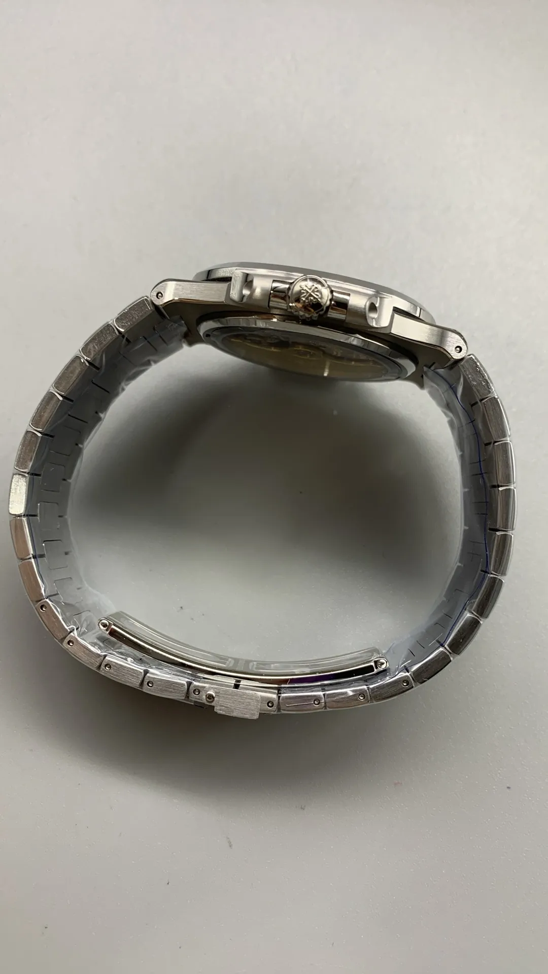 pp-nautilus-5711-330 (12) Patek Philippe Nautilus 5711/1A-001 Super Clone 40mm Stainless Steel Gradient Blue Dial - Right Side
