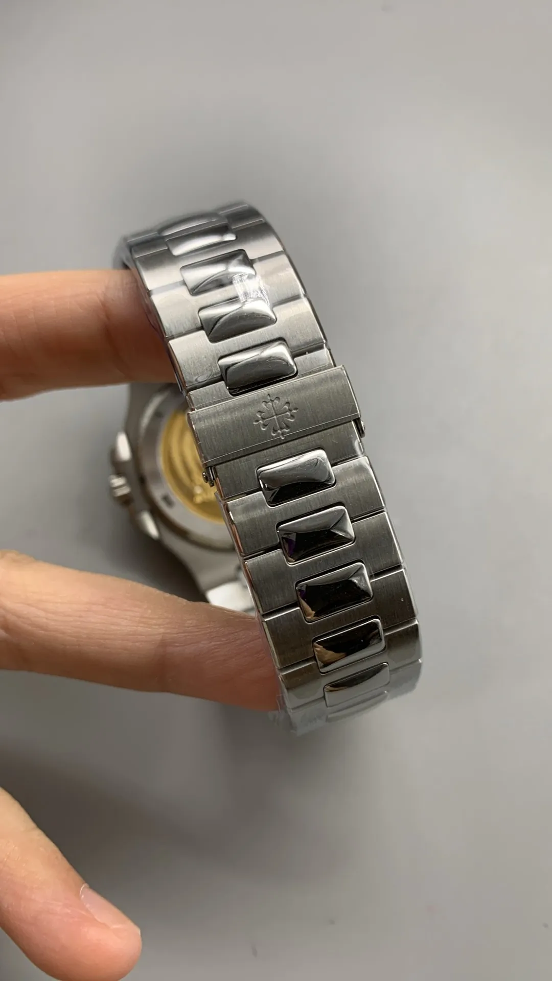 pp-nautilus-5711-330 (3) Patek Philippe Nautilus 5711/1A-001 Super Clone 40mm Stainless Steel Gradient Blue Dial - Strap