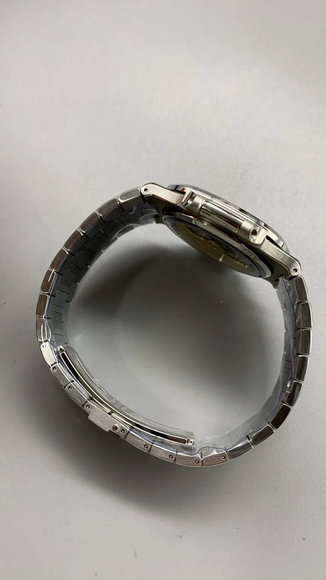 pp-nautilus-5711-330 (4) Patek Philippe Nautilus 5711/1A-001 Super Clone 40mm Stainless Steel Gradient Blue Dial - Left Side