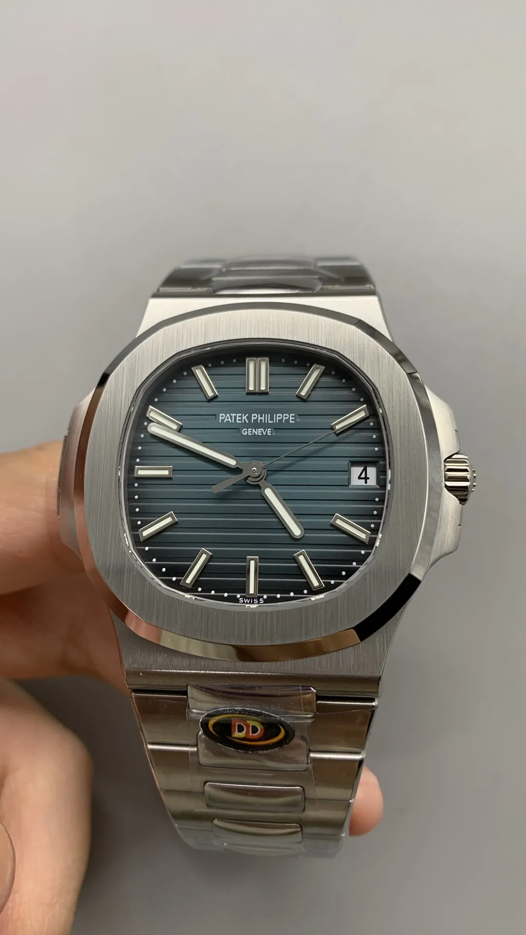 pp-nautilus-5711-330 (9) Patek Philippe Nautilus 5711/1A-001 Super Clone 40mm Stainless Steel Gradient Blue Dial - Dial Detail 2