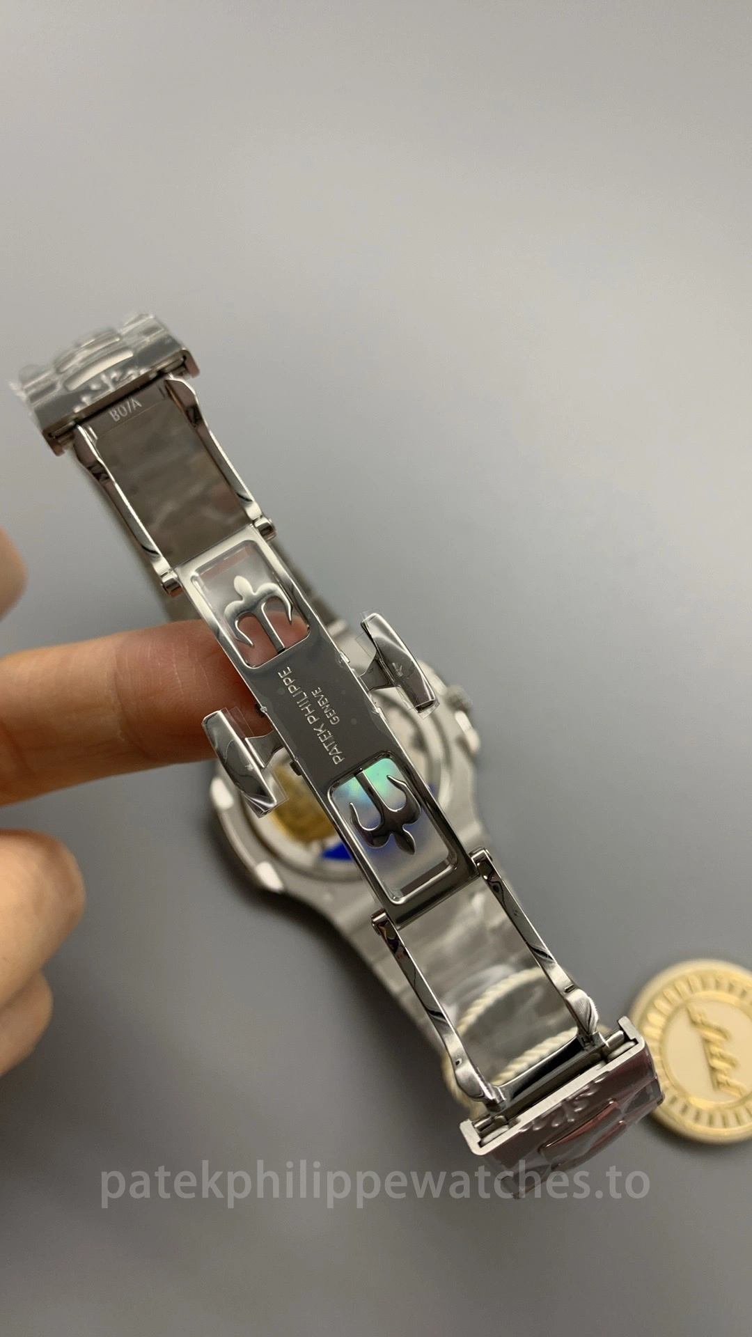 pp-nautilus-5810-1g-001 (4) Patek Philippe Nautilus 5810/1G-001 50th Anniversary Super Clone 41mm Blue Dial - Buckle Detail 1