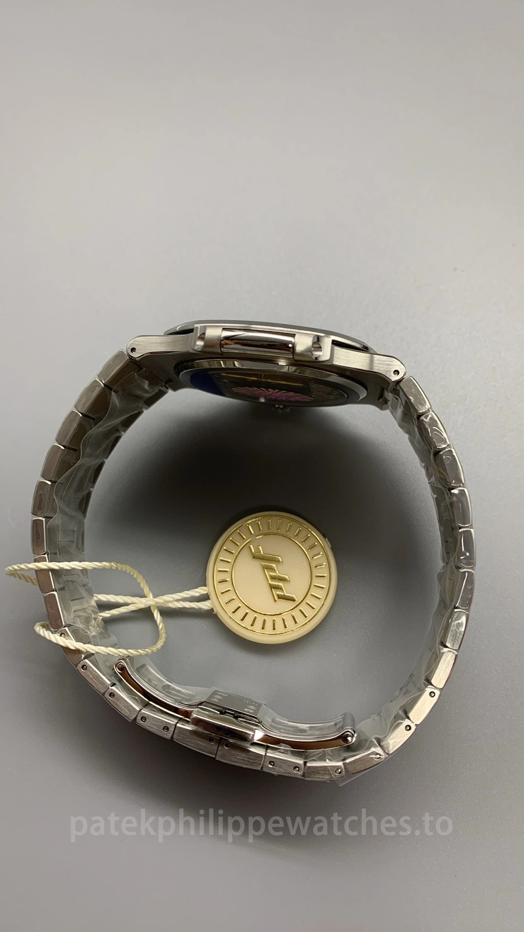 pp-nautilus-5810-1g-001 (9) Patek Philippe Nautilus 5810/1G-001 50th Anniversary Super Clone 41mm Blue Dial - Left Side